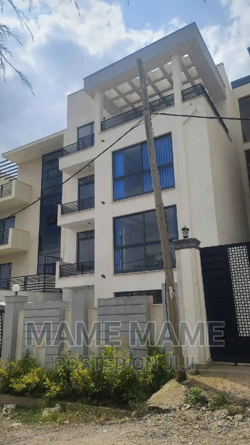 7bdrm House in Addis Abeba, Bole for sale