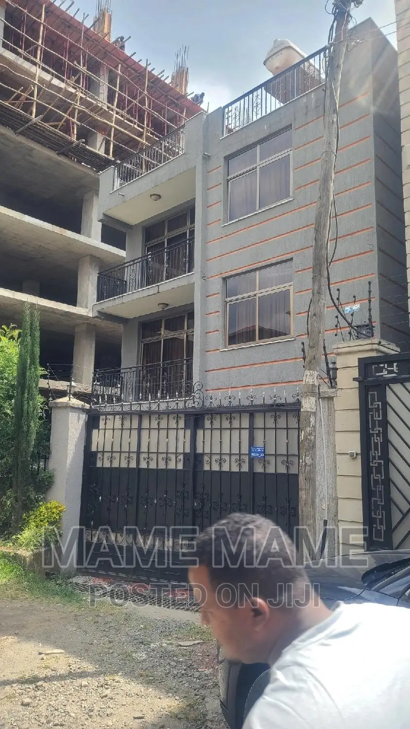 5bdrm House in Addis Abeba, Bole for sale