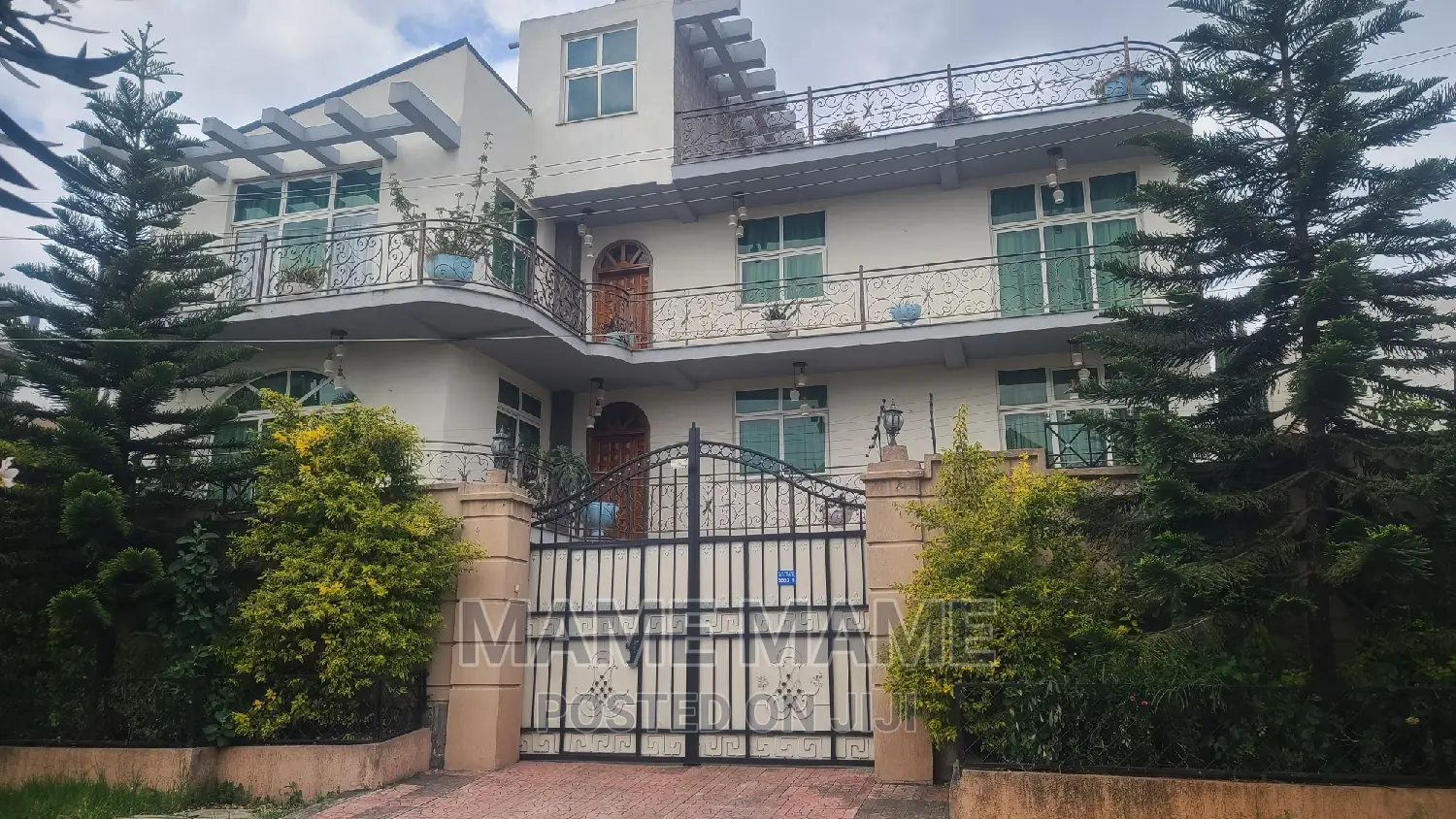 8bdrm House in Addis Abeba, Bole for rent
