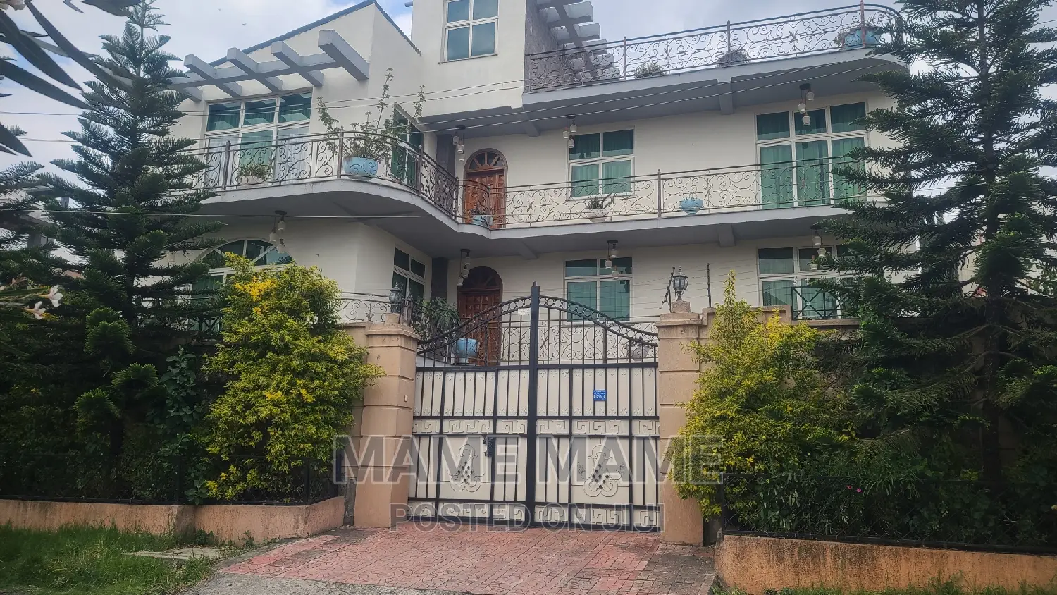8bdrm House in Addis Abeba, Bole for rent