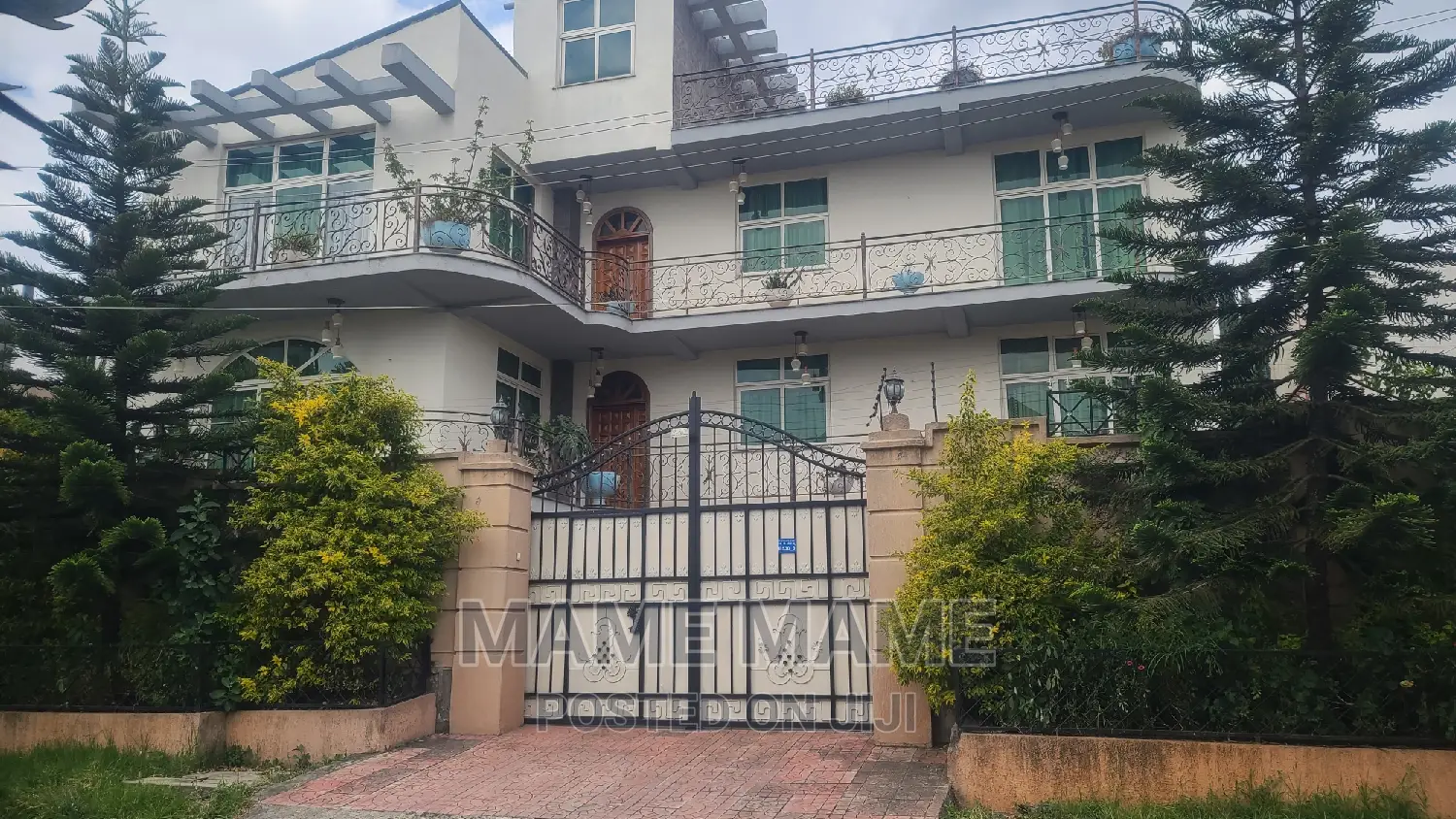 8bdrm House in Addis Abeba, Bole for rent