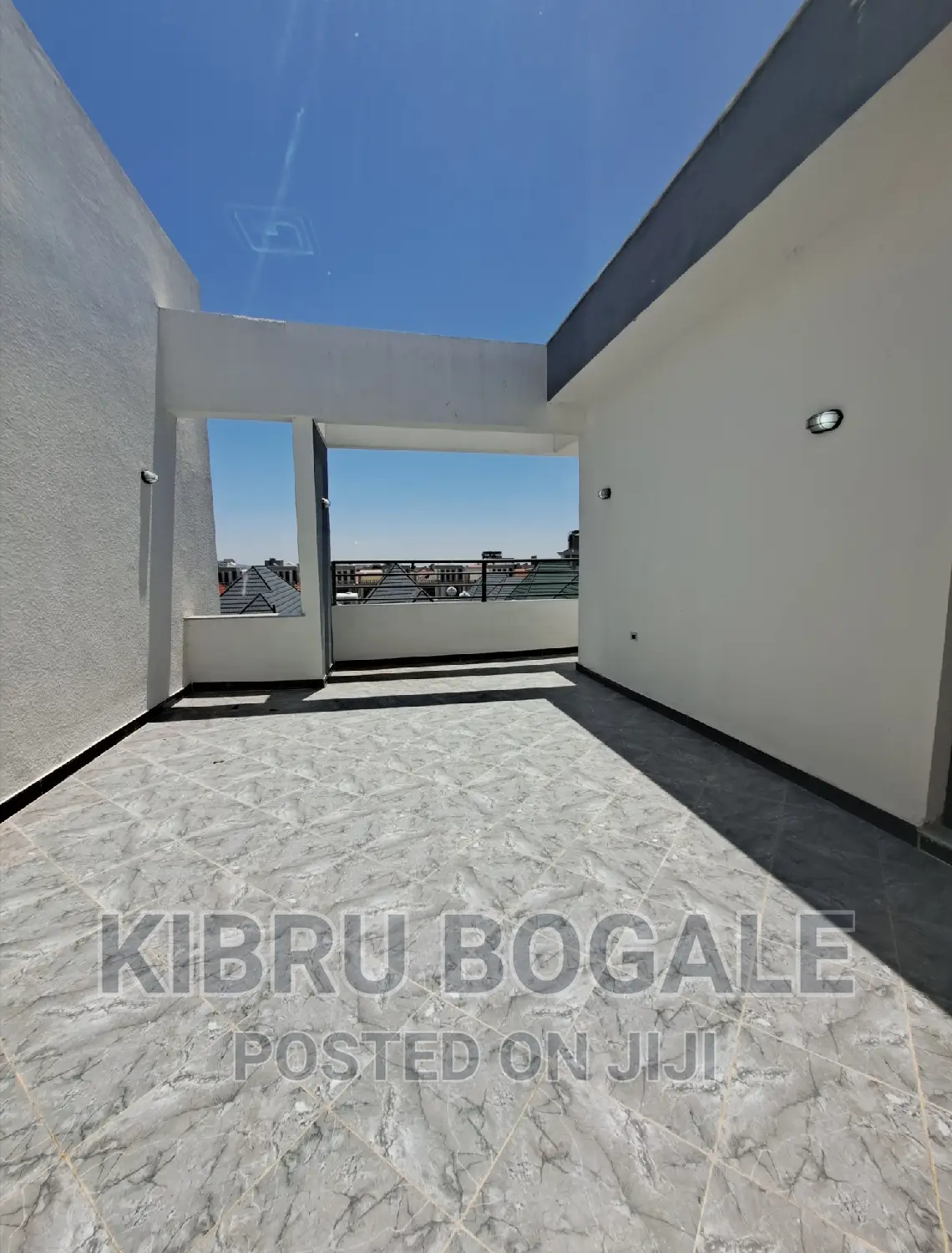 10bdrm House in Ayat, Bole for sale