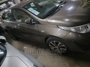 Toyota Yaris 2020 Gray