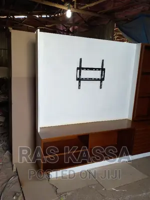 Photo - 65 ኢንች የሚይዝ ቲቪ እስታንድ