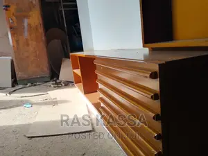 65 ኢንች የሚይዝ ቲቪ እስታንድ