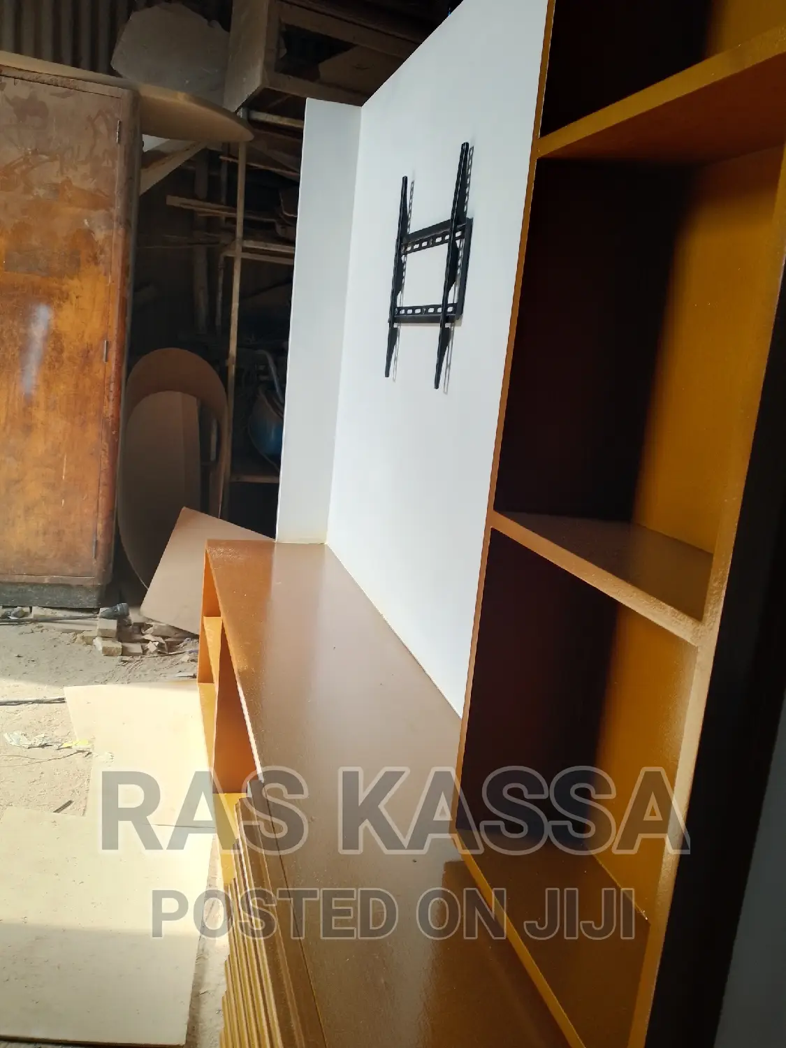 65 ኢንች የሚይዝ ቲቪ እስታንድ