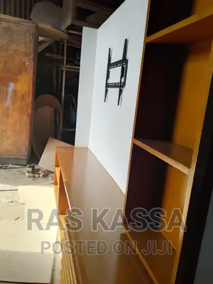 65 ኢንች የሚይዝ ቲቪ እስታንድ