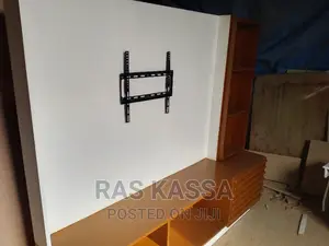 65 ኢንች የሚይዝ ቲቪ እስታንድ