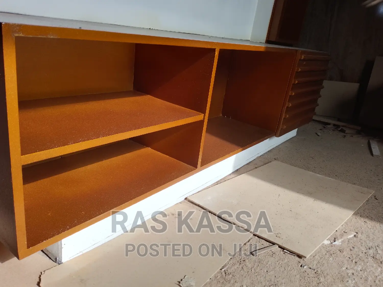 65 ኢንች የሚይዝ ቲቪ እስታንድ