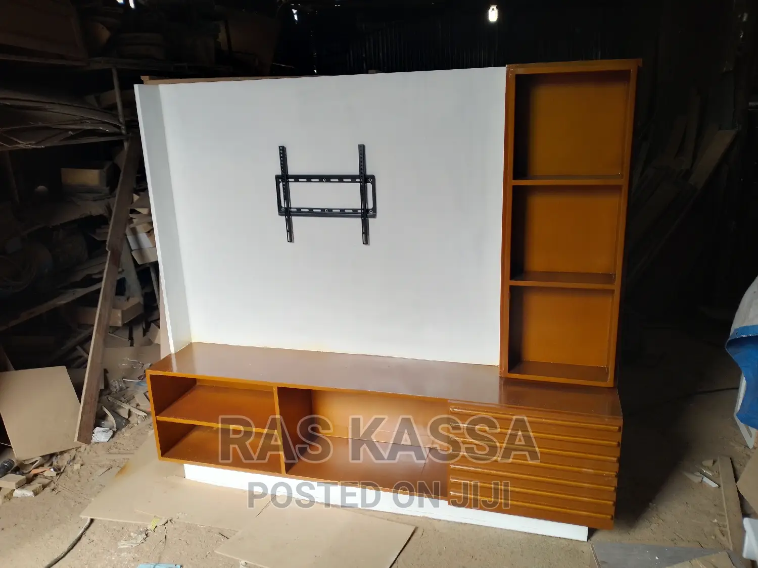 65 ኢንች የሚይዝ ቲቪ እስታንድ