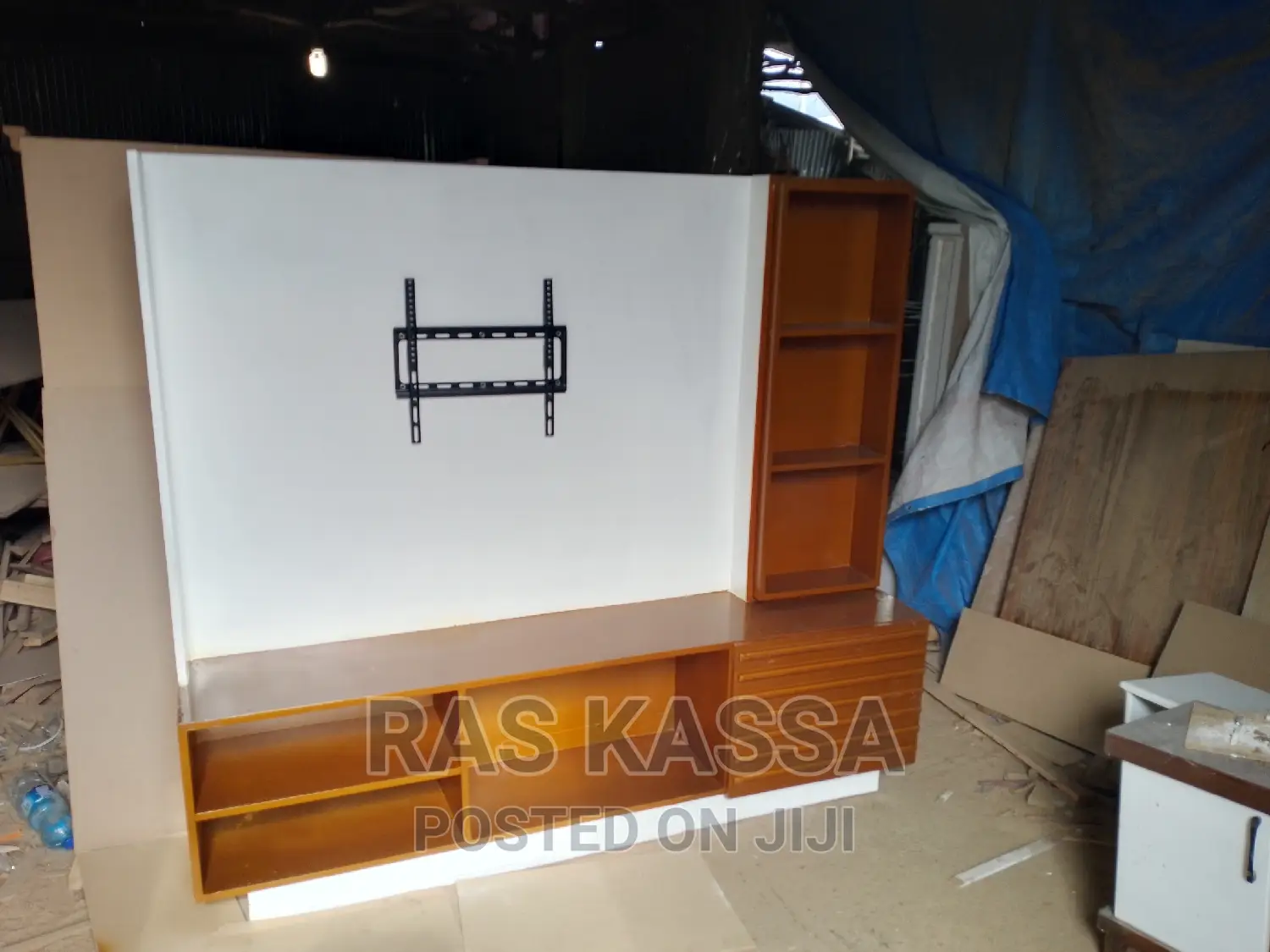 65 ኢንች የሚይዝ ቲቪ እስታንድ