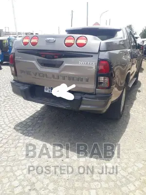 Toyota Hilux 2020 Gray