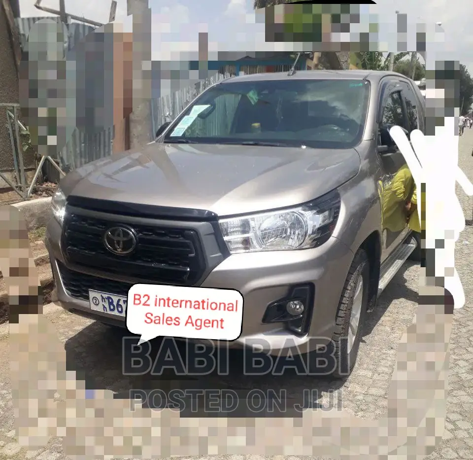 Toyota Hilux 2020 Gray