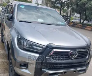 Photo - Toyota Hilux 2022 Silver