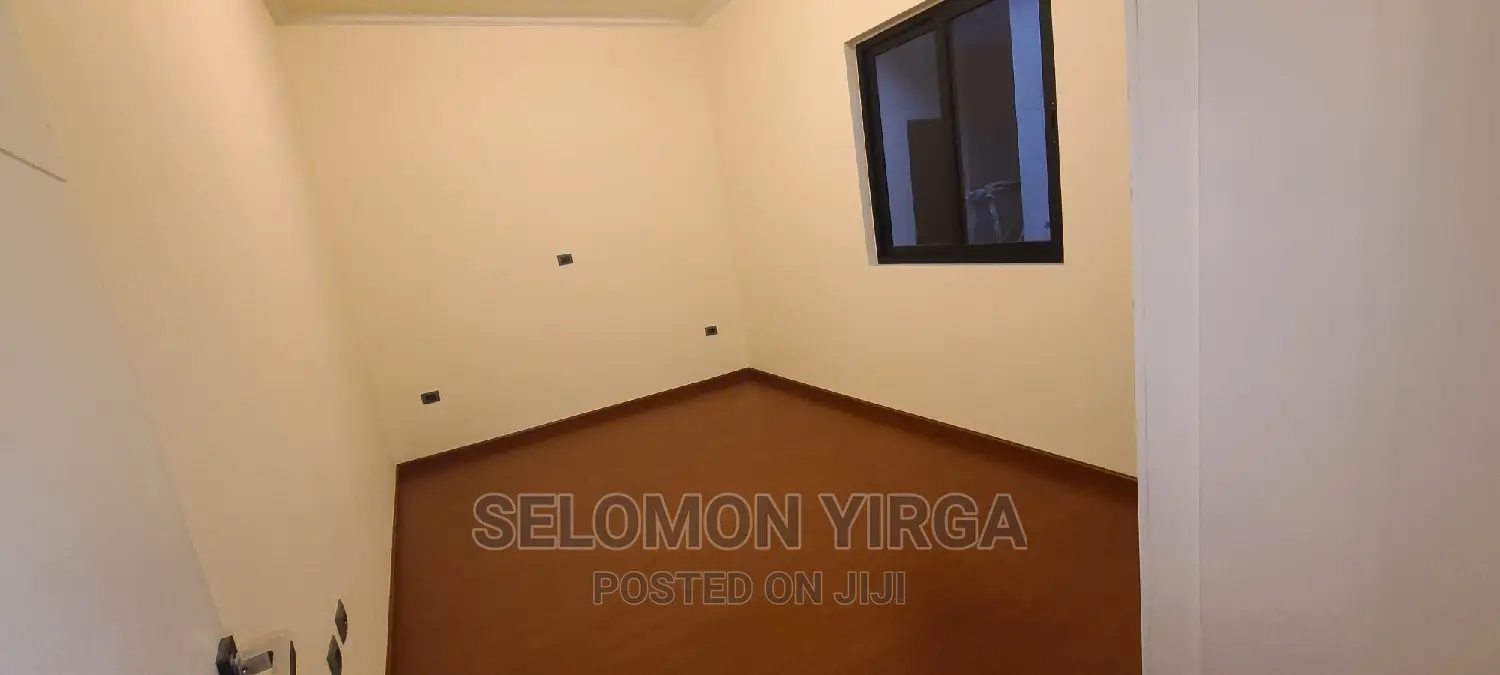 3bdrm Villa in አድስ አበባ, Bole for sale