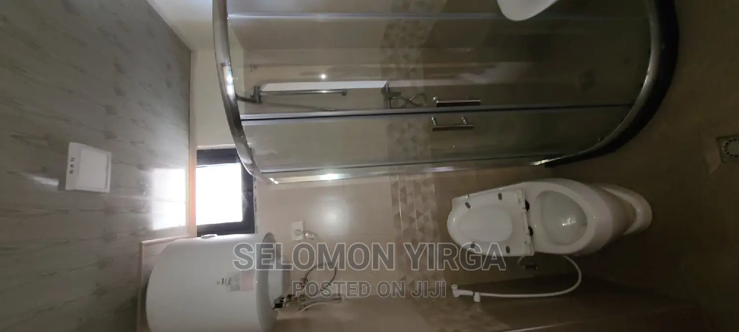 5bdrm House in አድስ አበባ, Bole for sale