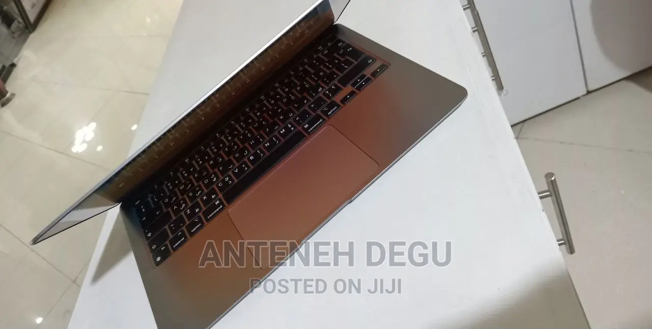 New Laptop Apple MacBook 8GB Apple M1 SSD 256GB