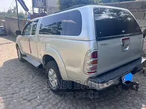Photo - Toyota Hilux 2010 Gray