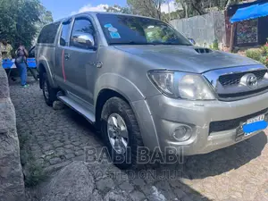 Toyota Hilux 2010 Gray