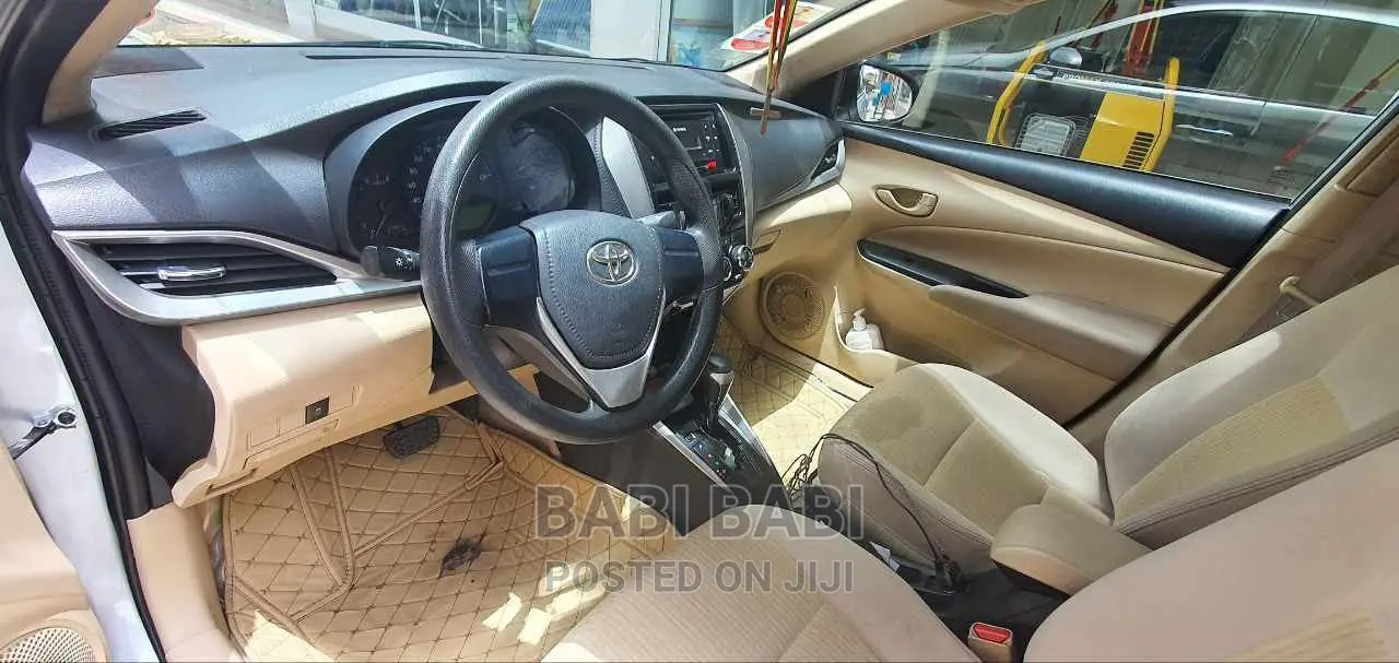 Toyota Yaris 2016 Silver