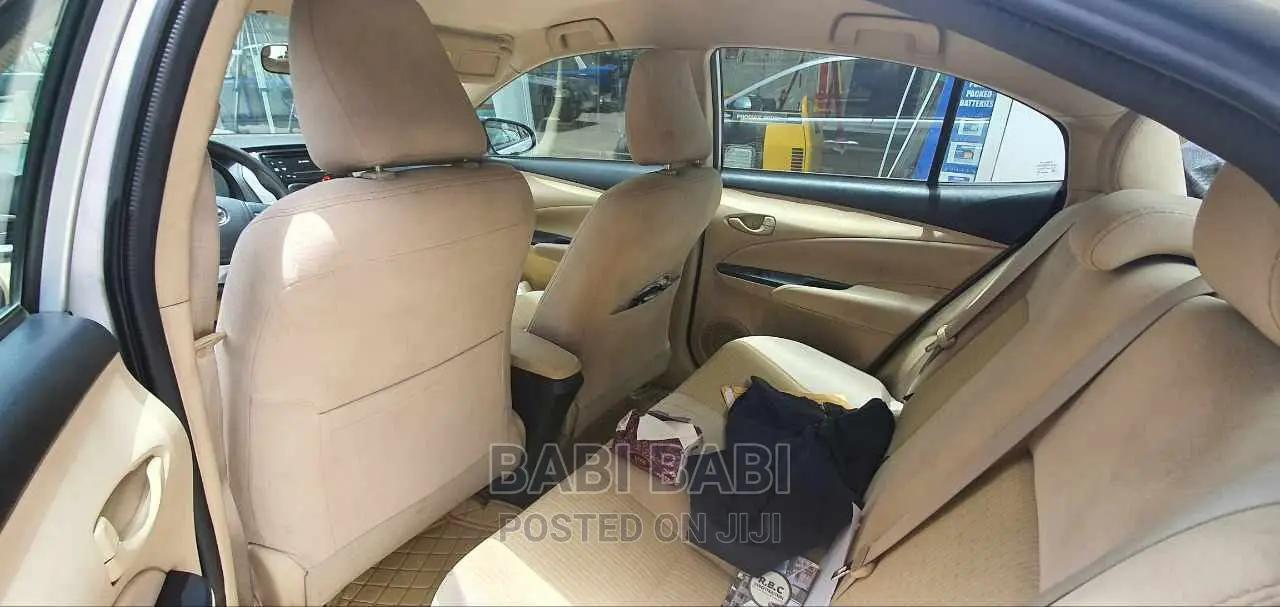 Toyota Yaris 2016 Silver