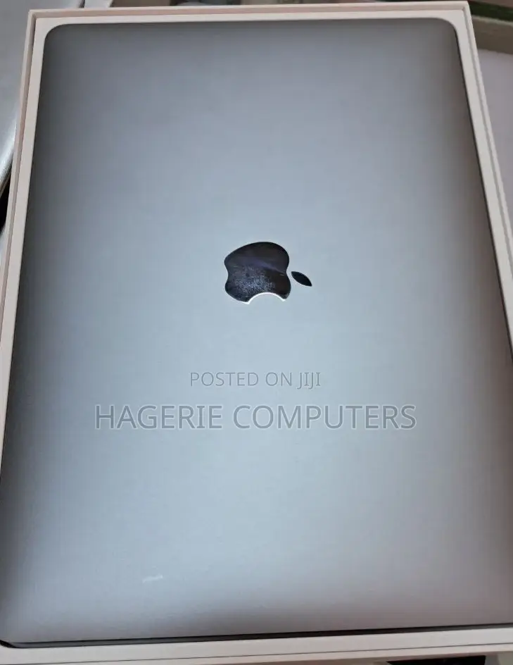 New Laptop Apple MacBook Pro 2018 8GB Intel Core I5 SSD 256GB