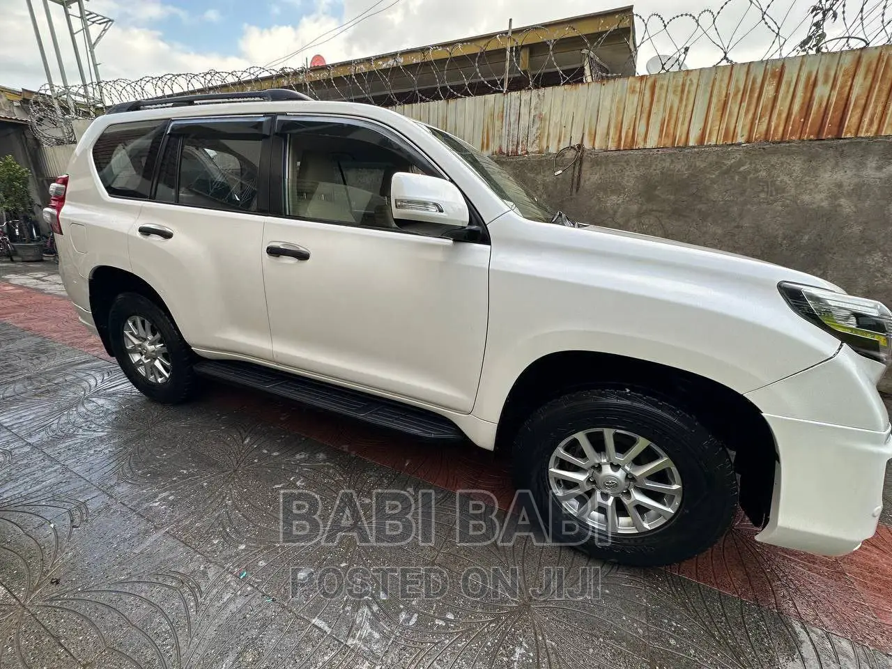 Toyota Land Cruiser Prado 2010 White