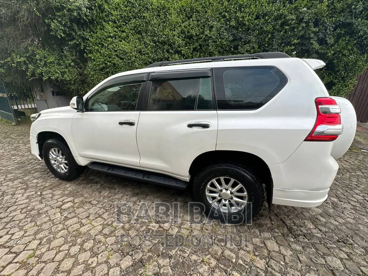 Toyota Land Cruiser Prado 2010 White