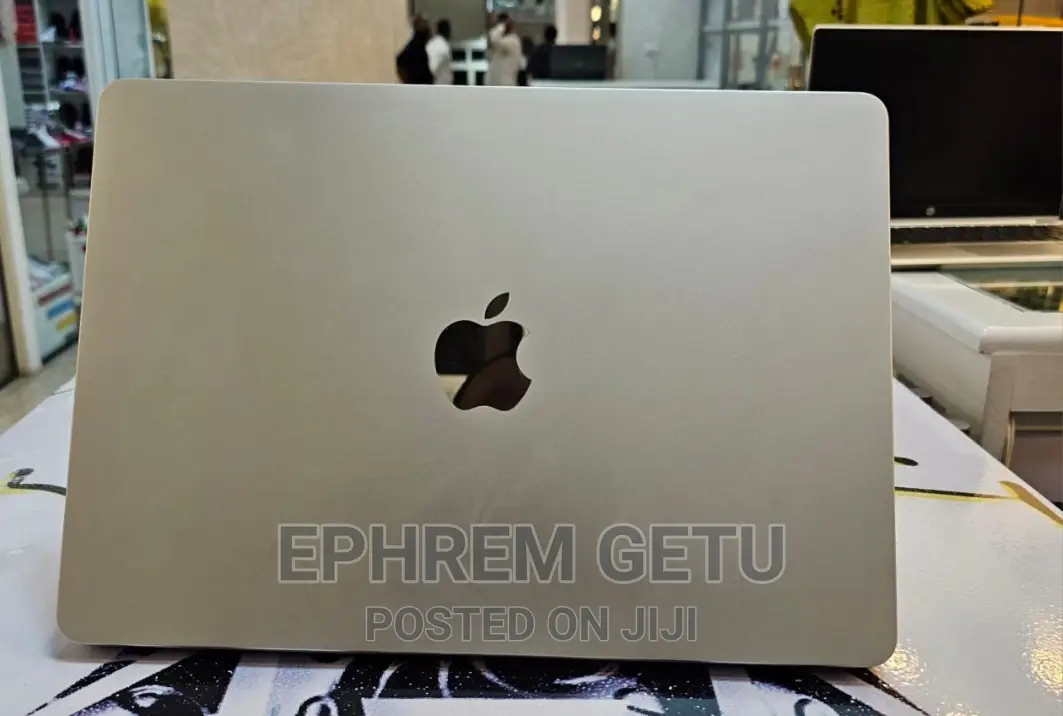 New Laptop Apple MacBook Air 2022 M2 8GB Apple M2 SSD 256GB