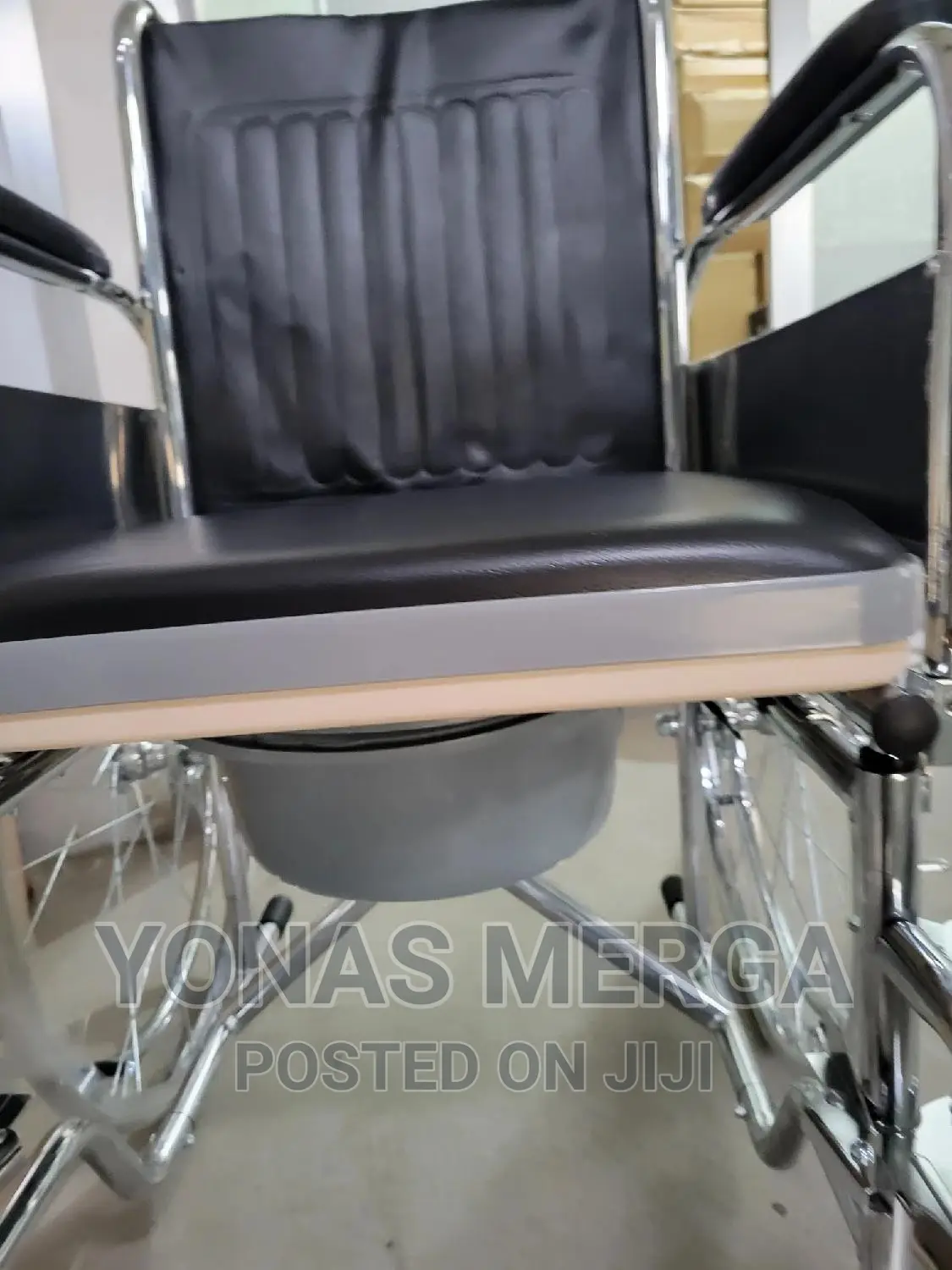 Desco/Wheelchair/ Commode Wheelchair/Propelled/Wheelchairs