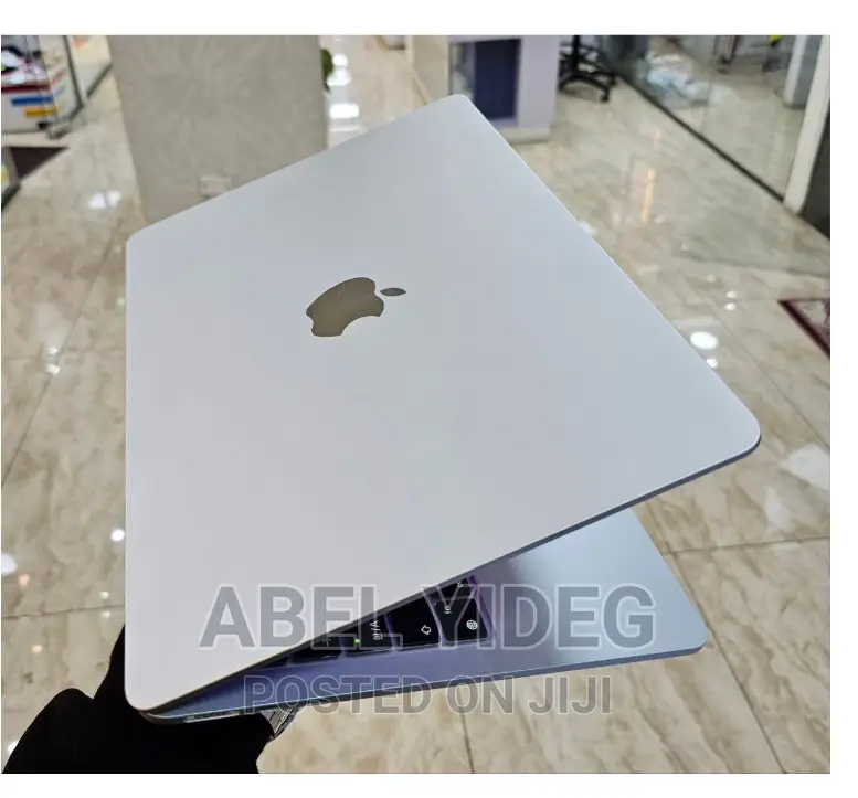 New Laptop Apple MacBook Air 2022 M2 8GB Apple M2 SSD 256GB