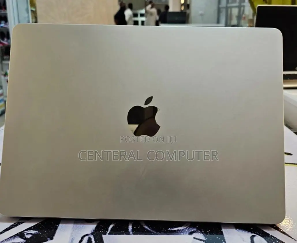 New Laptop Apple MacBook Air 2022 M2 8GB Apple M2 SSD 256GB