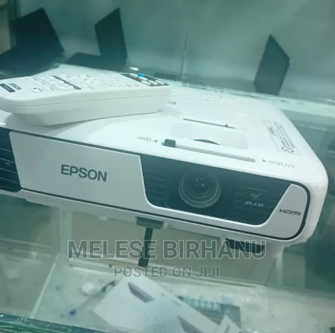 New Epson EB-S31 Projector