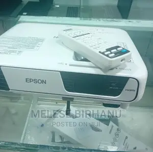 New Epson EB-S31 Projector