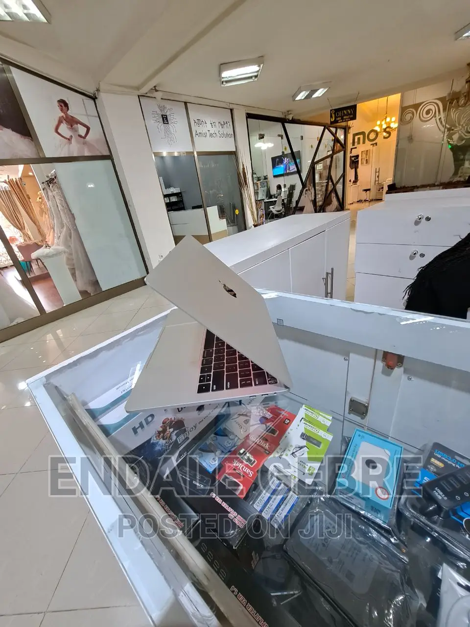 New Laptop Apple MacBook Pro 2019 8GB Intel Core I5 SSD 512GB