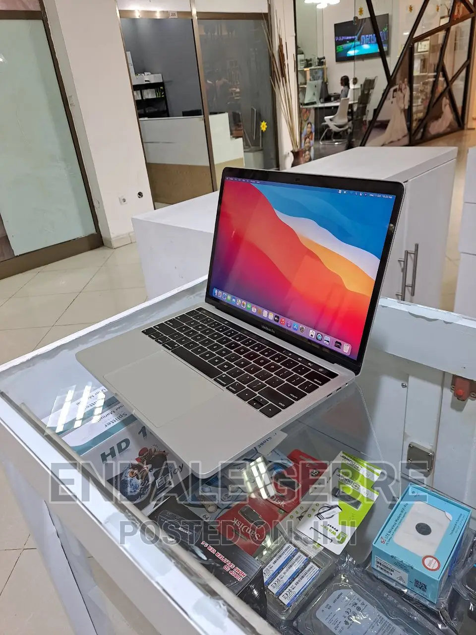 New Laptop Apple MacBook Pro 2019 8GB Intel Core I5 SSD 512GB