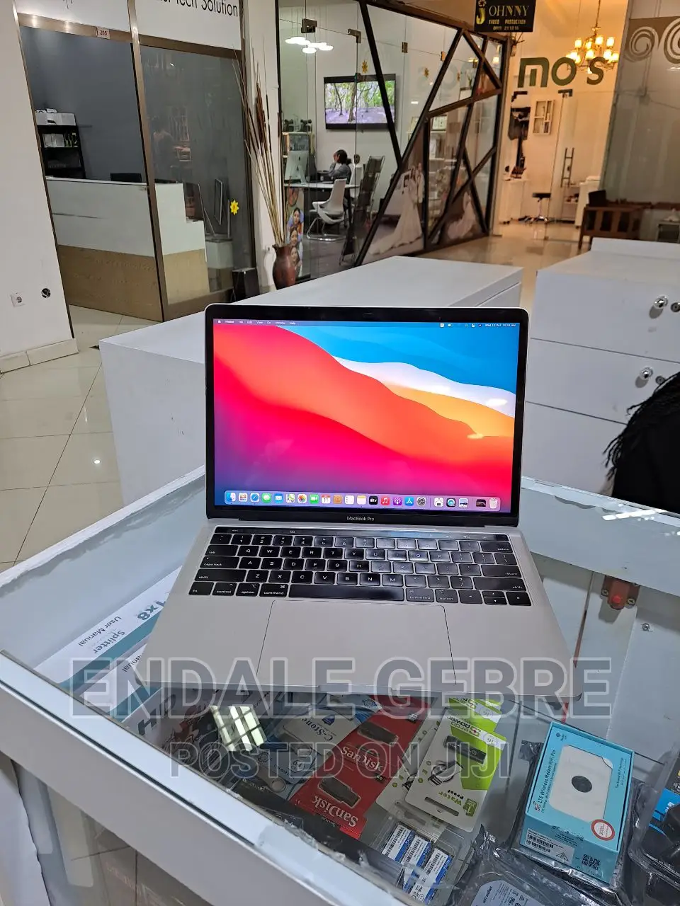 New Laptop Apple MacBook Pro 2019 8GB Intel Core I5 SSD 512GB