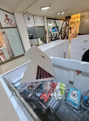 New Laptop Apple MacBook Pro 2019 8GB Intel Core I5 SSD 512GB