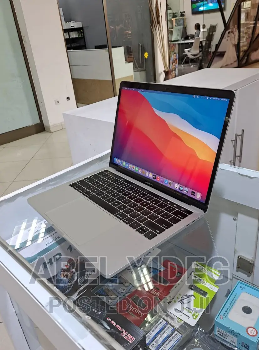 New Laptop Apple MacBook Pro 2019 8GB Intel Core I5 SSD 512GB