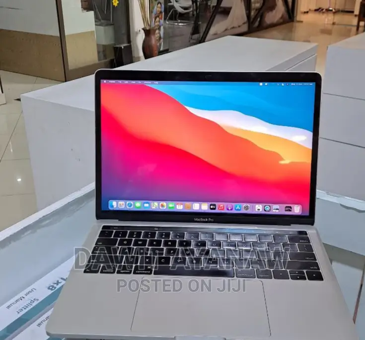 New Laptop Apple MacBook Pro 2019 8GB Intel Core I5 SSD 512GB