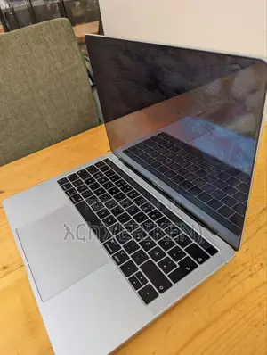 New Laptop Apple MacBook Pro 2019 8GB Intel Core i5 SSD 256GB