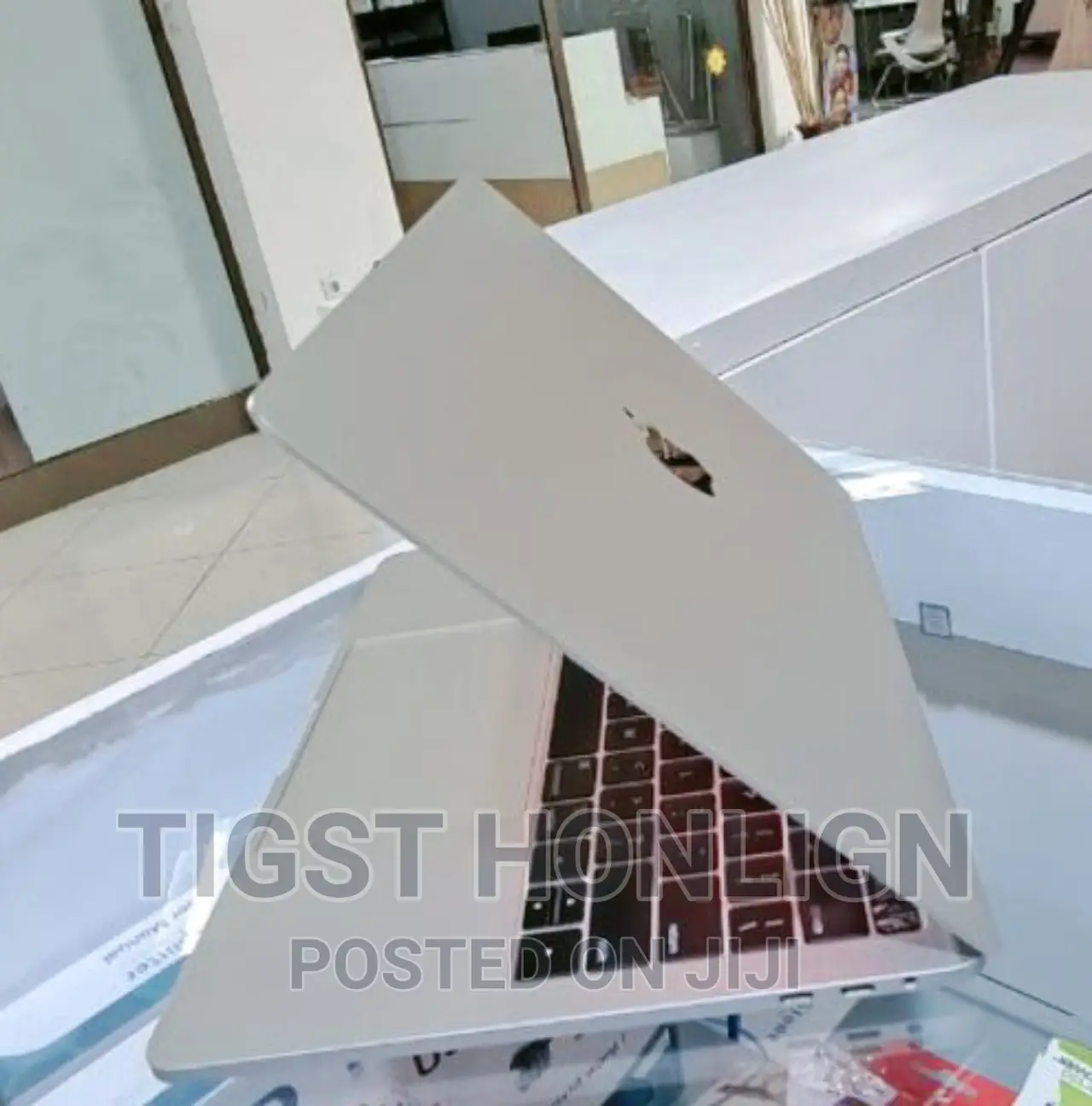 New Laptop Apple MacBook Pro 2019 8GB Intel Core I5 SSD 512GB