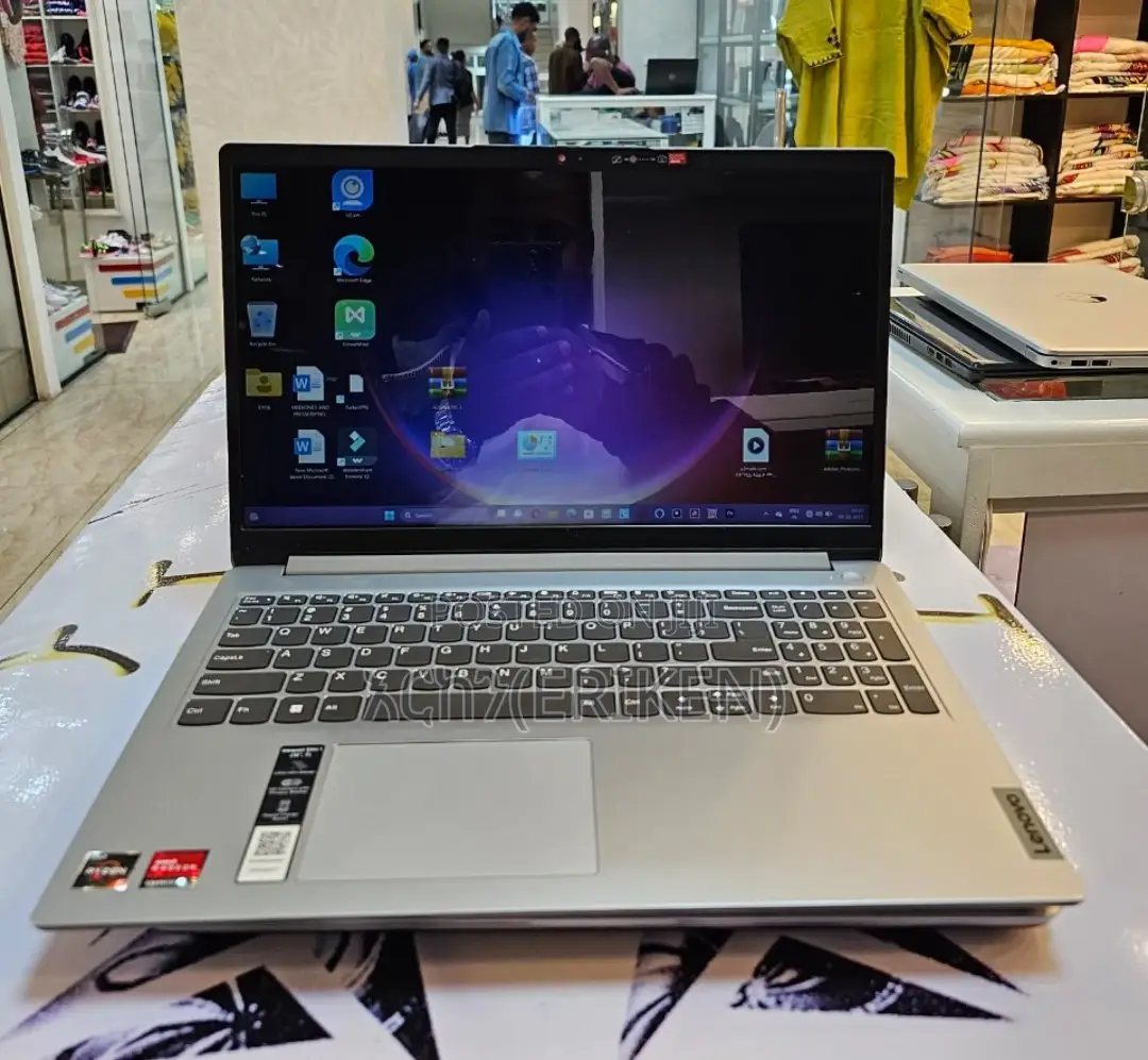 New Laptop Lenovo 8GB AMD Ryzen 5 SSD 512GB