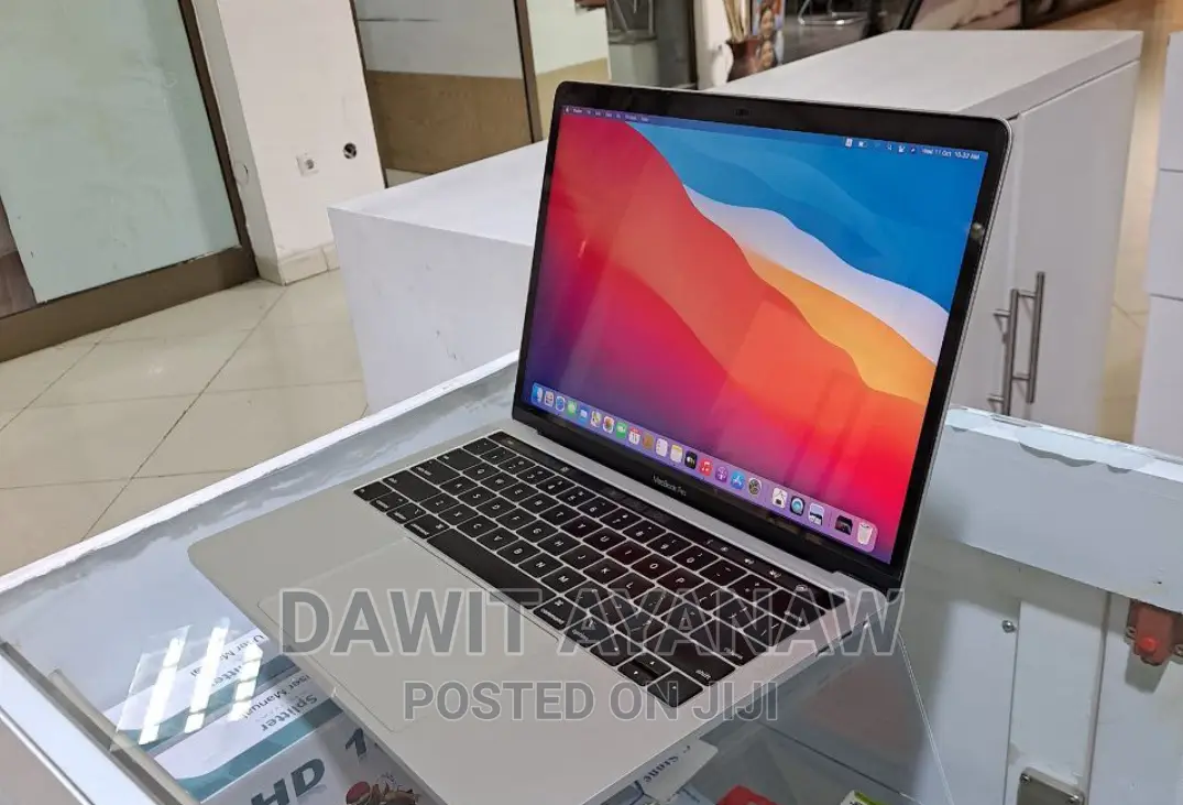 New Laptop Apple MacBook Pro 2019 8GB Intel Core I5 SSD 512GB