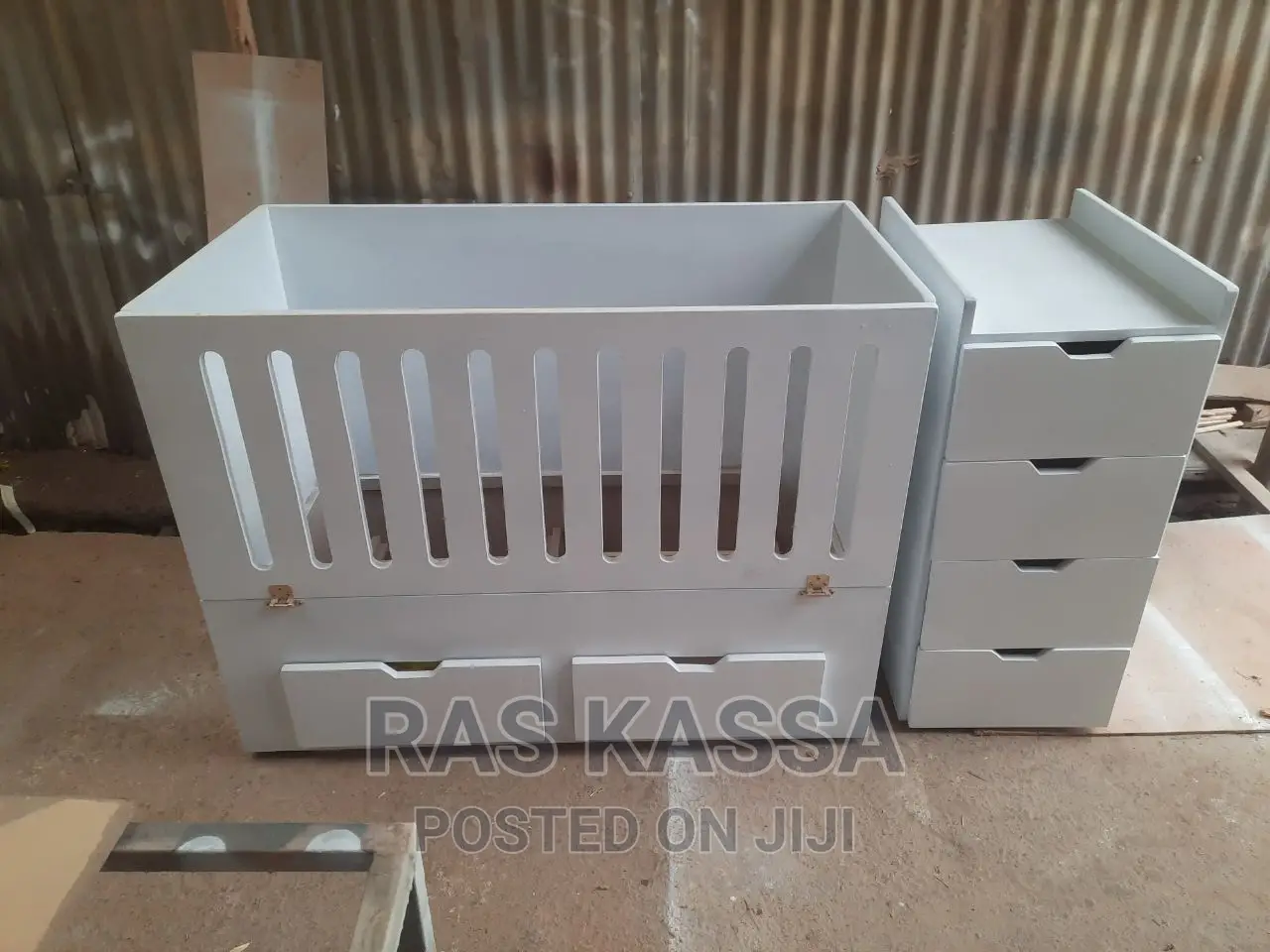 የህጻን ልጅ አልጋ 1,20 ከነ ድሮወር