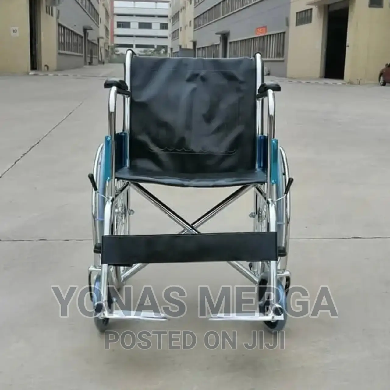 This/ Wheelchair/ Is Equipped Can Be Carried Away Easily
