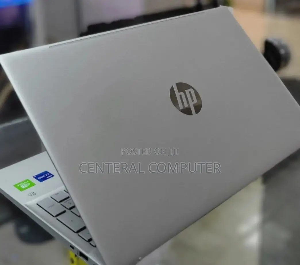New Laptop HP Pavilion 17t 8GB Intel Core I7 SSD 512GB
