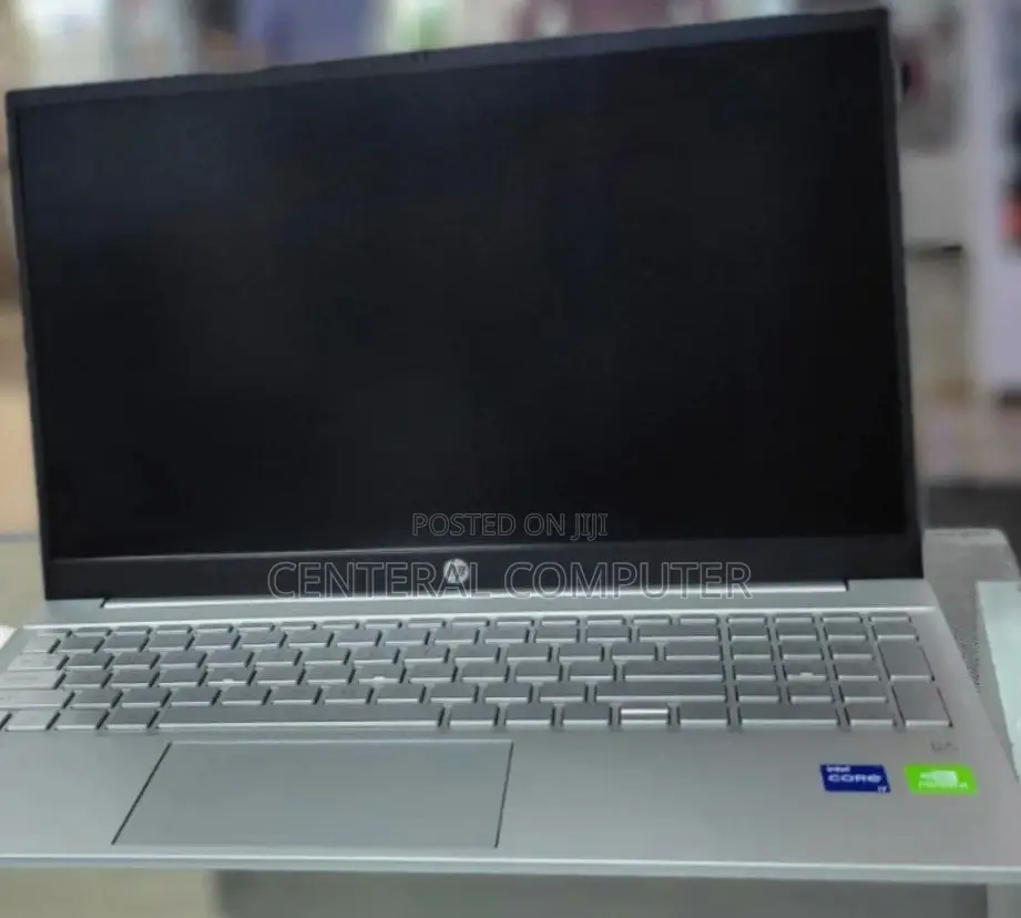 New Laptop HP Pavilion 17t 8GB Intel Core I7 SSD 512GB