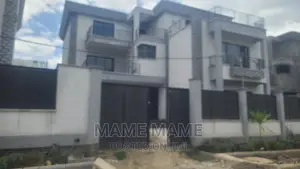 7bdrm House in Addis Abeba, Bole for sale