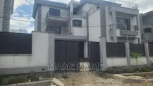 7bdrm House in Addis Abeba, Bole for sale
